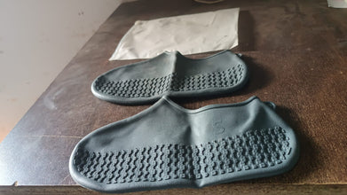 Non-slip Silicone Reusable Waterproof Rain Shoes Covers (1 Pair  Small  Mix Color)